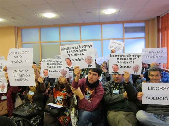 Protesta en el pleno de Vigo
