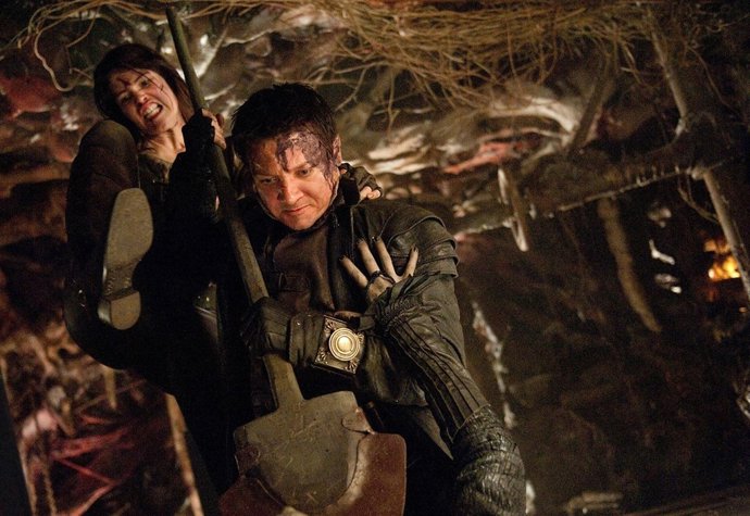  Gemma Arterton Y Jeremy Renner En  'Hansel & Gretel: Cazadores De Brujas' 