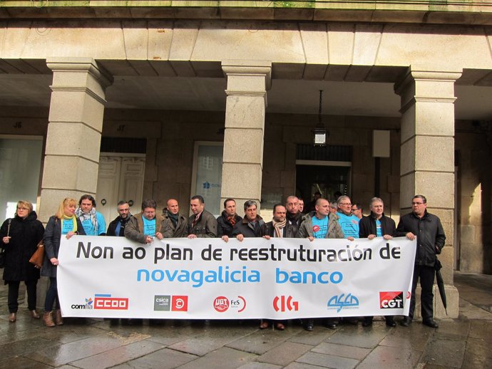 Protesta de los sindicatos que negocian el ERE en Novagalicia