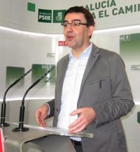 PSOE-A reclama a Zoido que diga ya si es partidario o no de que los cargos públicos no cobren sobresueldos