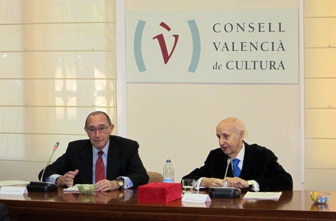 Jaime Lamo de Espinosa  y el presidente del CVC, Santiago Grisolía.