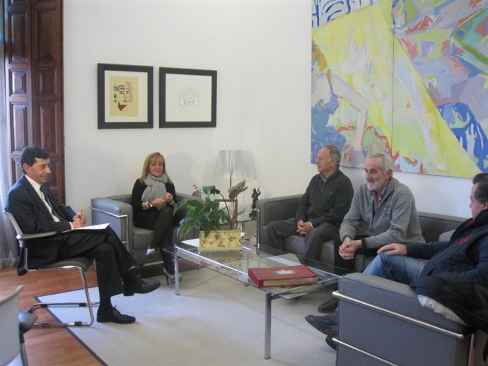 Carrasco, durante la reunión con los representantes de los grupos