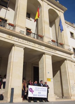 Concentración de condena contra la violencia de género en Alicante