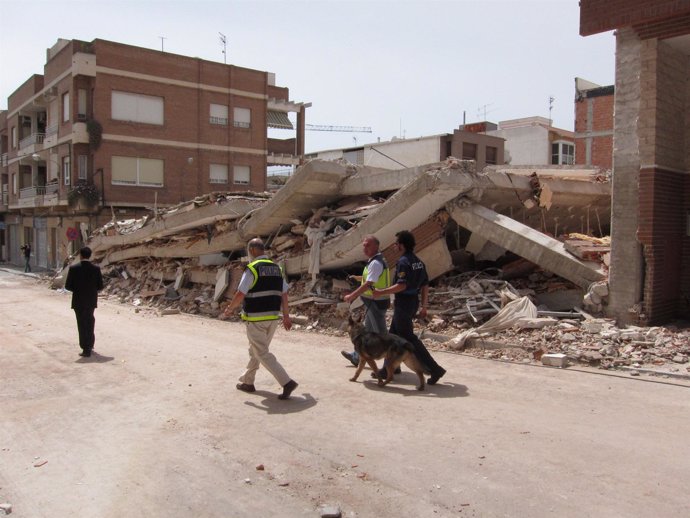 Casa Totalmente Derrumbada En Lorca Tras El Terremoto
