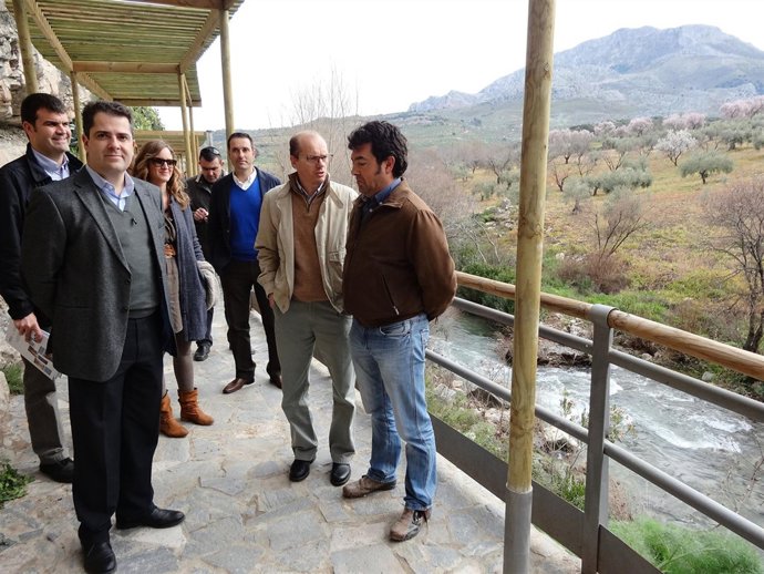El diputado Carlos Conde visita actuaciones en la Sierra de las Nieves
