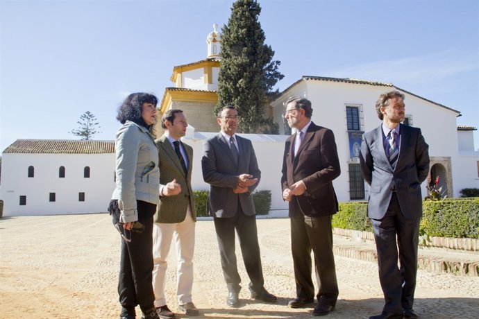 El presidente del Parlamento andaluz, Manuel Gracia, y Caraballo en La Rábida.