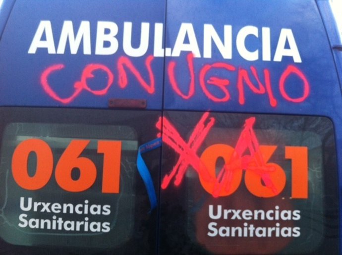 Daños en una ambulancia del 061 en Galicia