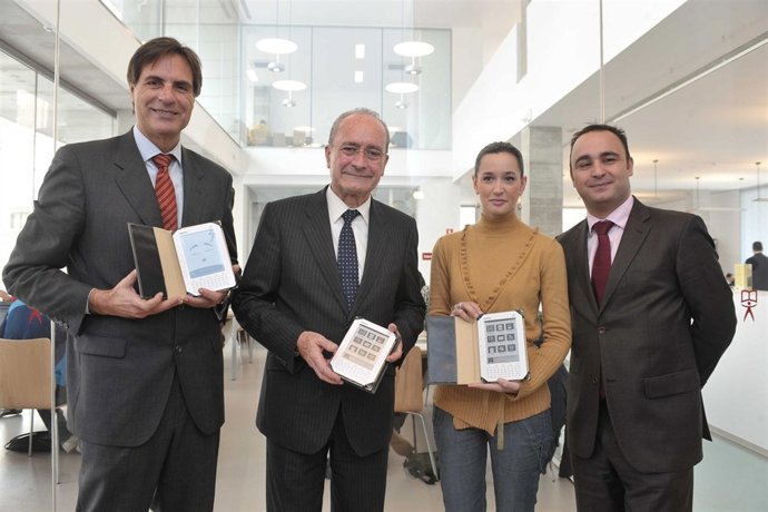 De la Torre y Caneda, en la presentación del préstamo de libros electrónicos