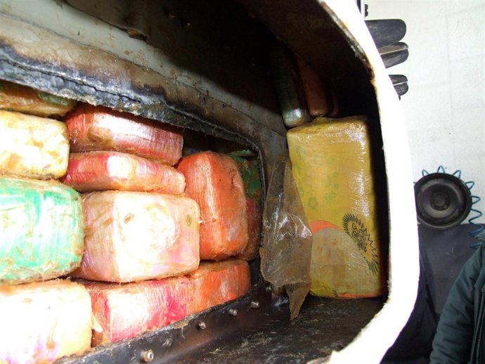 Droga en un doble fondo de un vehículo