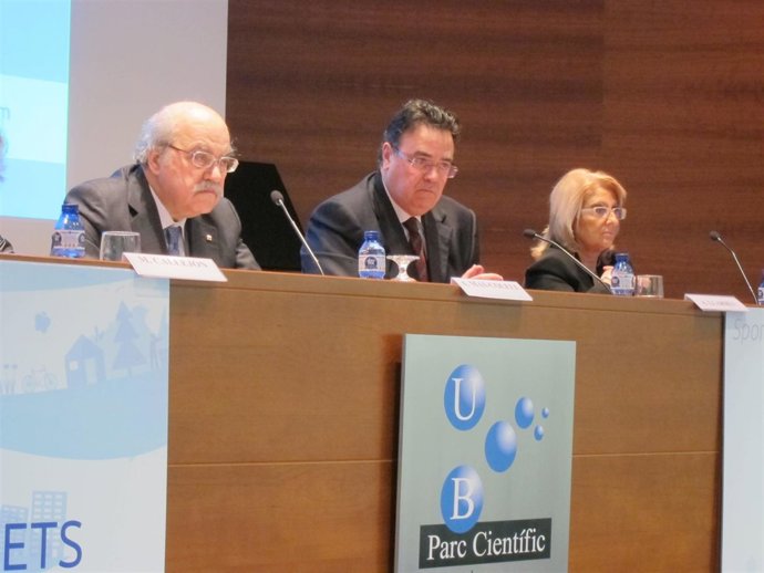 A.Mas-Collell, A.Llardén (Enagás) y M.T.Costa (UB)