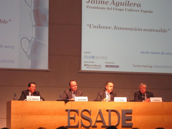 Segundo por la izqda: El pte. De Unilever España, Javier Aguilera, en Esade