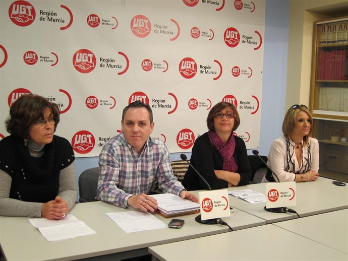 Representantes de CCOO y UGT en el sector de la gran distribución