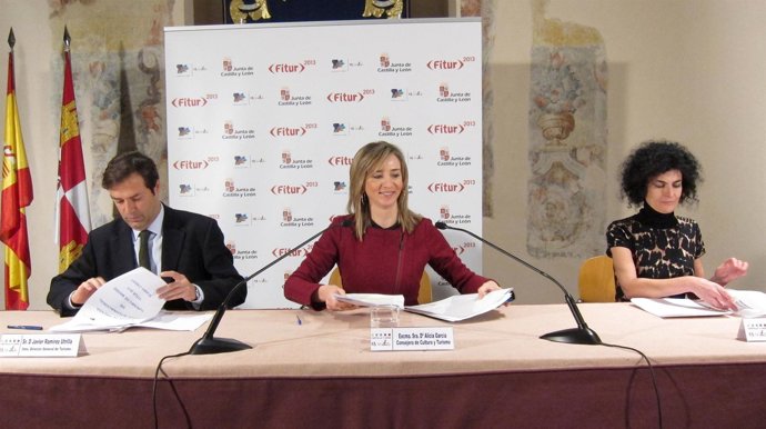 Alicia García (c) presenta las iniciativas de CyL en Fitur