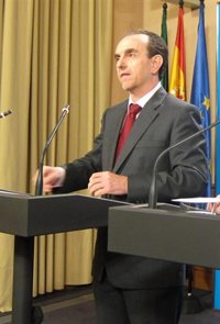 Rodríguez critica que haya dirigentes políticos que "defienden más" a promotores inmobiliarios que al sector turístico