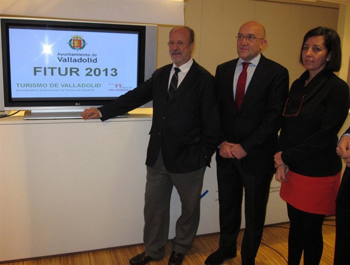 León de la Riva, Jesús Julio Carnero y Mercedes Cantalapiedra 