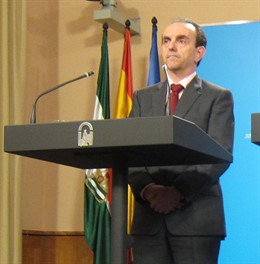 El consejero de Turismo y Comercio, Rafael Rodríguez, este martes