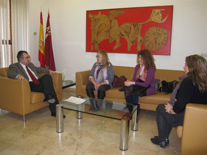 Campos con las representantes de Avida