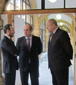 Francisco Triguero (centro), secretario general de Universidades 