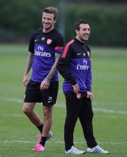 David Beckham y Santi Cazorla en el entrenamiento del Arsenal