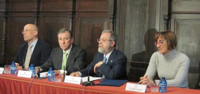 Mateos comparece junto al rector de la UVA