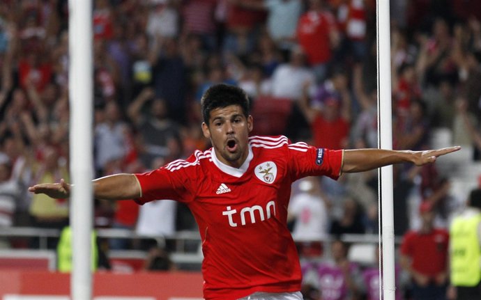 Nolito celebra un gol con el Benfica