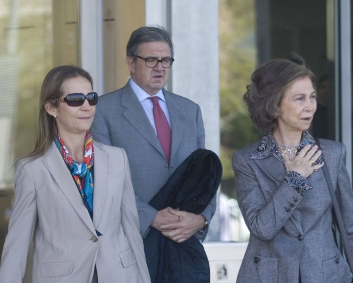 Carlos García Revenga con la Reina y la Infanta Elena
