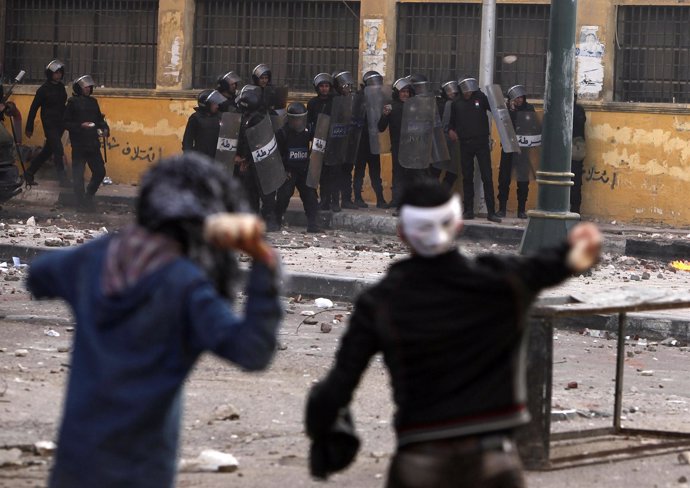 Enfrentamientos entre la policía y los manifestantes en Egipto