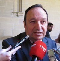 El presidente riojano dice que no quiere echar "más leña al fuego" sobre su finca de Villamediana