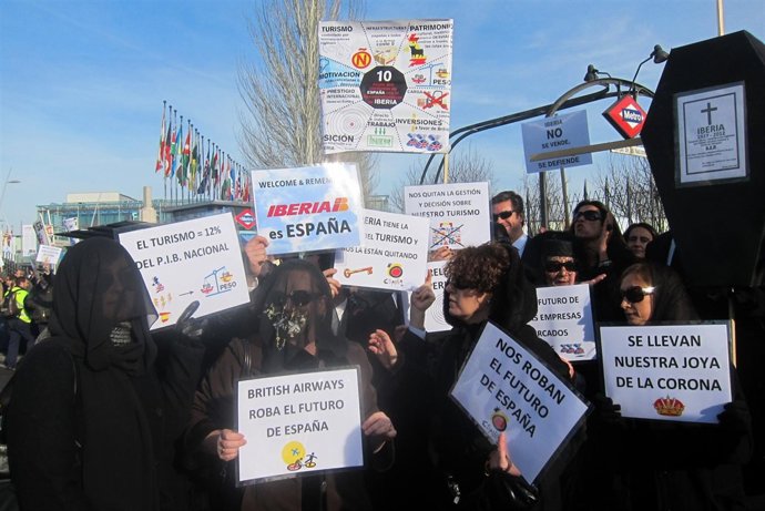 Trabajadores de Iberia a las puertas de Ifema