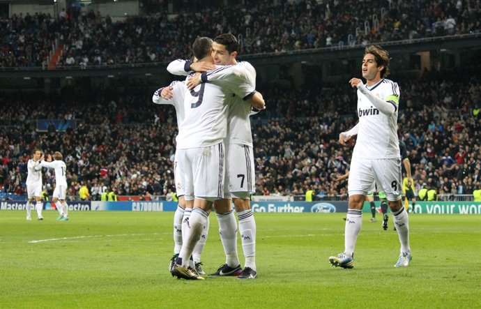 Celebración gol Real Madrid Benzema Cristiano Ronaldo Kaká