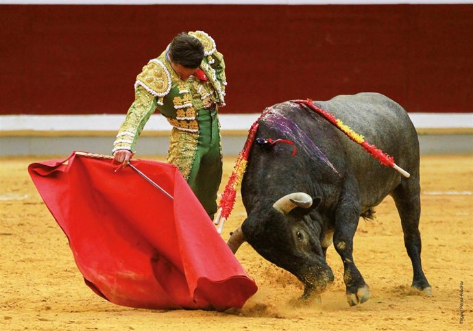 Derechazo del torero de Diego Urdiales