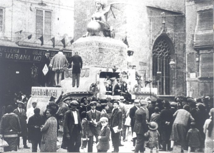 Cultura y Ayuntamiento quieren recuperar imágenes antiguas de Fallas