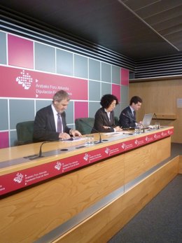 Alicia Ruiz de Infante presenta el Plan de Transporte de Álava.