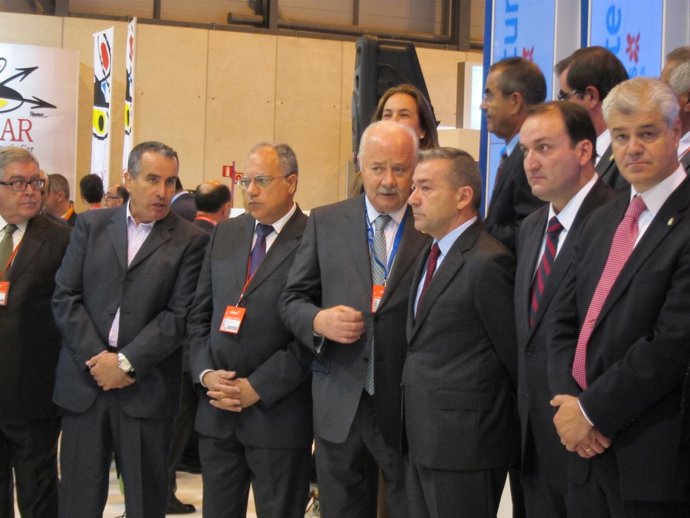 Paulino Rivero con el presidente del Cabildo de Tenerife en Fitur