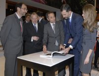 Los Príncipes de Asturias visitan el stand de Navarra en Fitur