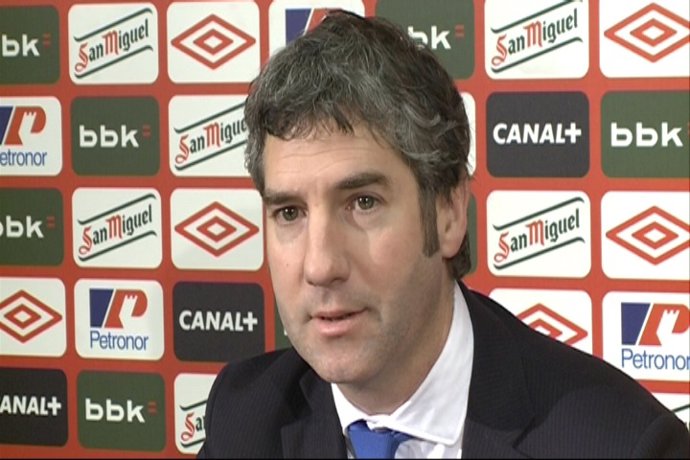 Urrutia exige profesionalidad a Llorente