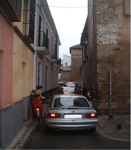 Ejemplo de calle que incumple la normativa de accesibilidad