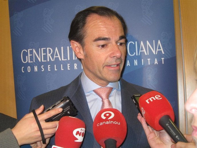 Llombart atiende a los medios en Castellón