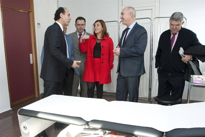 Diego y la consejera en la nueva base del SUAP