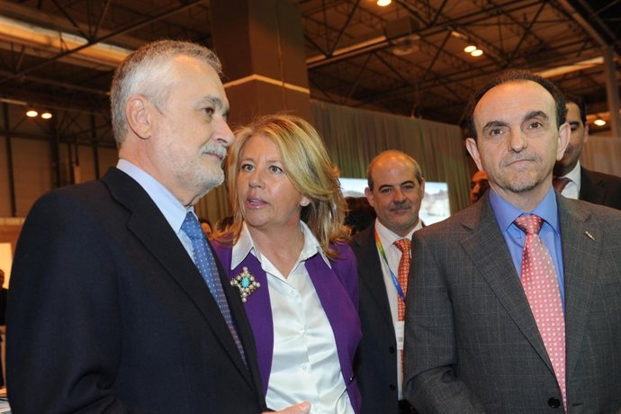 La alcaldesa de Marbella habla con Griñán en Fitur