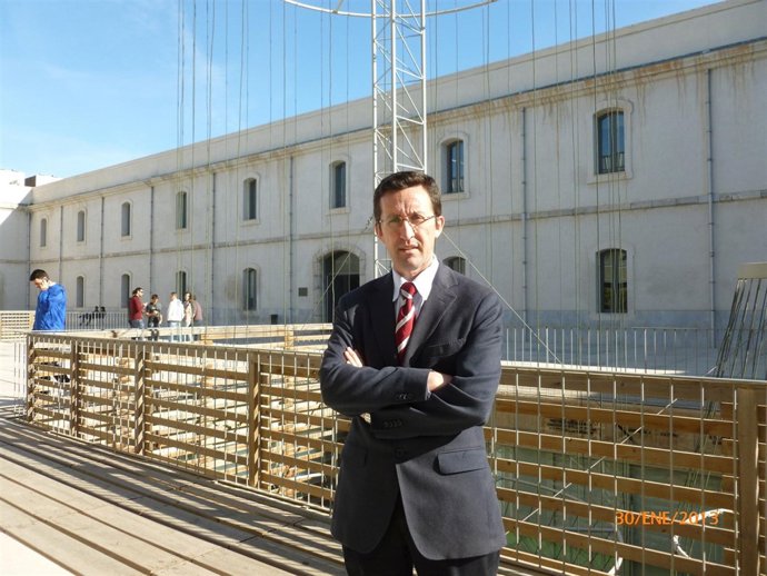 Leandro Juan Llácer, reelegido director de la Escuela de Telecomunicación 