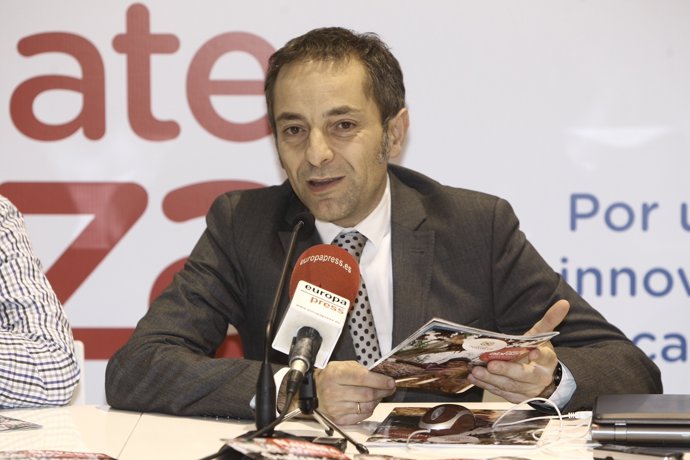 El consejero de turismo de Navarra, Juan Luis Sánchez, en FITUR