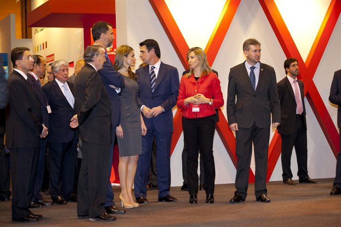 La consejera de Cultura, junto a los Príncipes de Asturias y José Manuel Soria