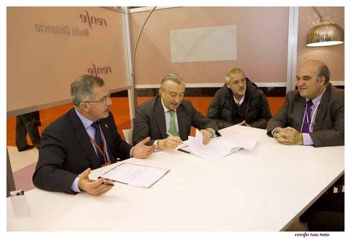 Imagen de la firma del acuerdo