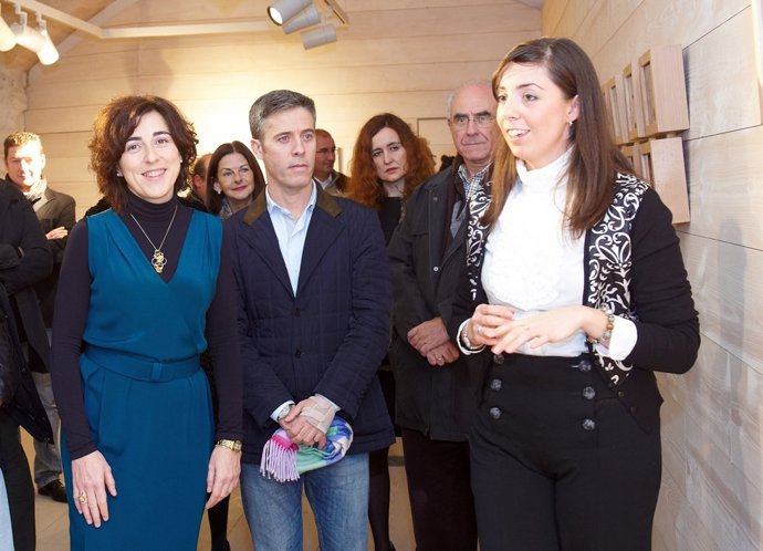 Exposición Un Toque De Feminidad