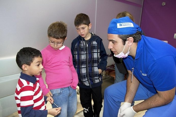 Dentista con niños