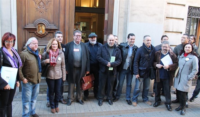 Sindicatos presentan la reclamación contra la supresión de la paga extra