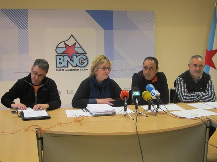 La portavoz de medio rural del BNG, Tereixa Paz, junto al presidente de Fruga