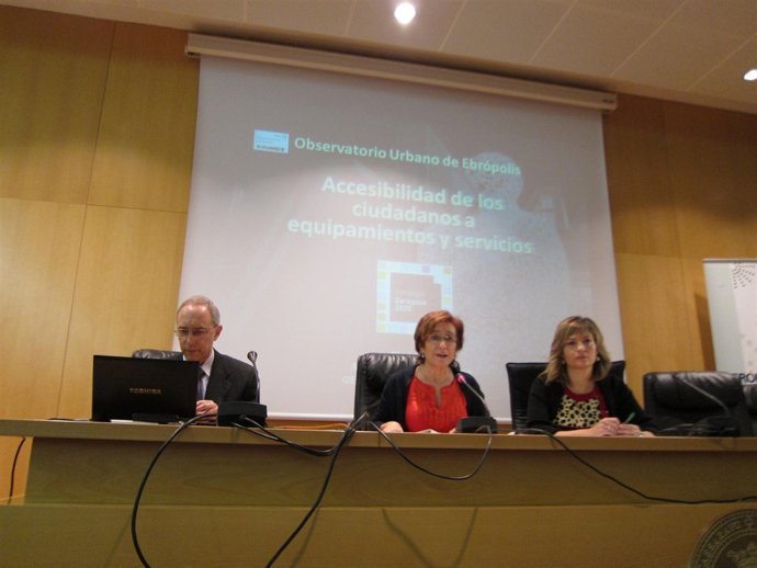 Campos y Pueyo en la presentación del informe 'Zaragoza, manzana a manzana'