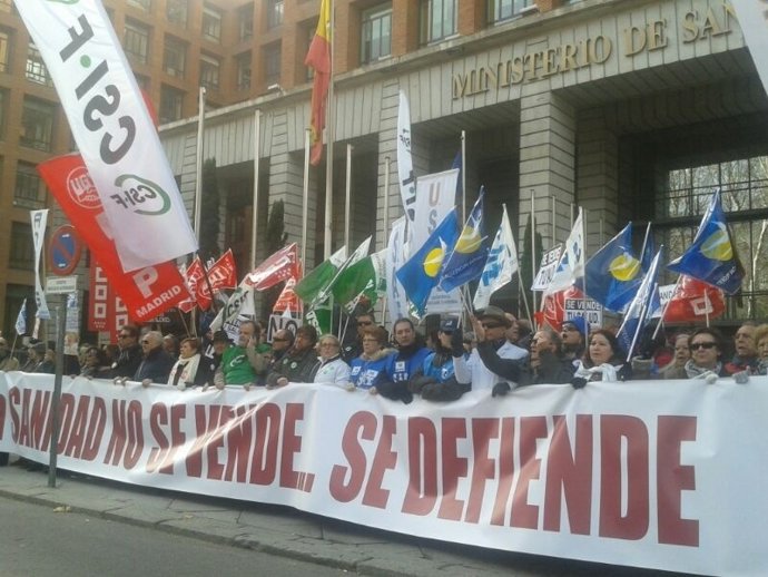 Marea Blanca frente al Ministerio de Sanidad